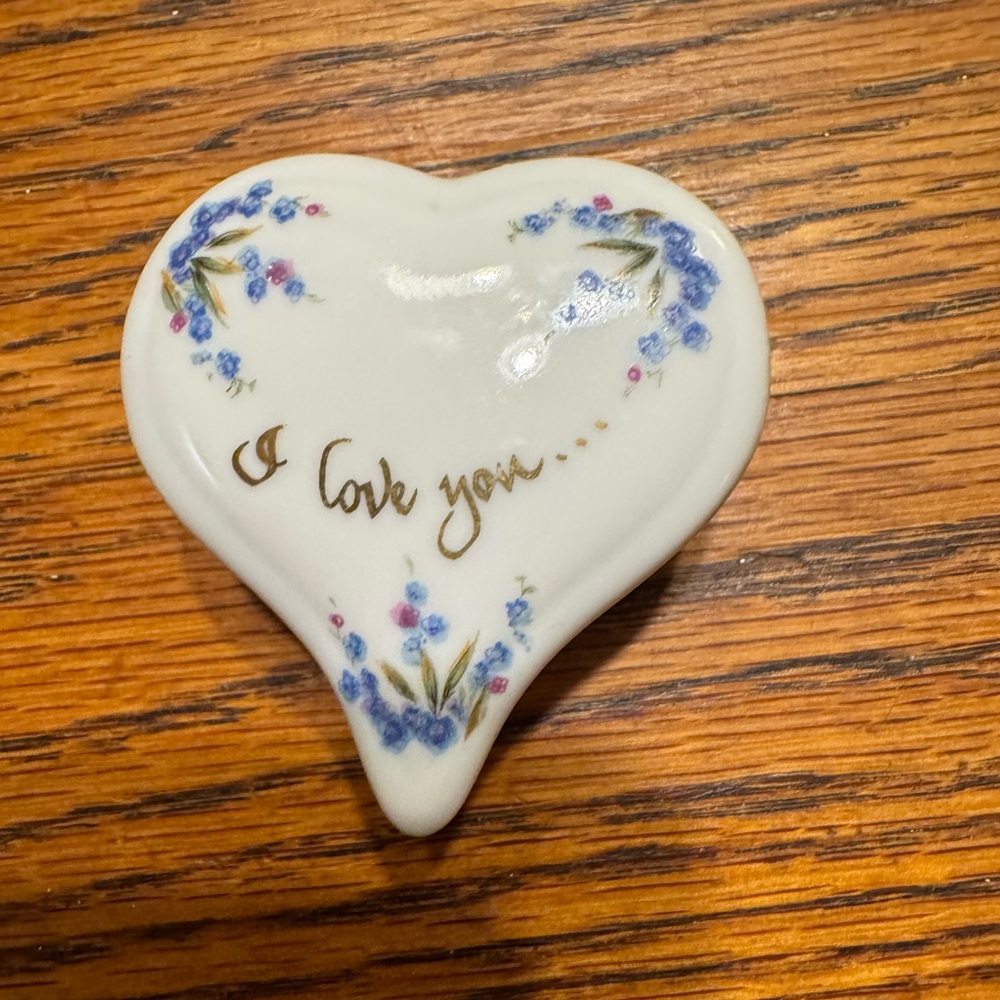 Vintage Lefton Heart-Shaped Porcelain Trinket Box  EUC